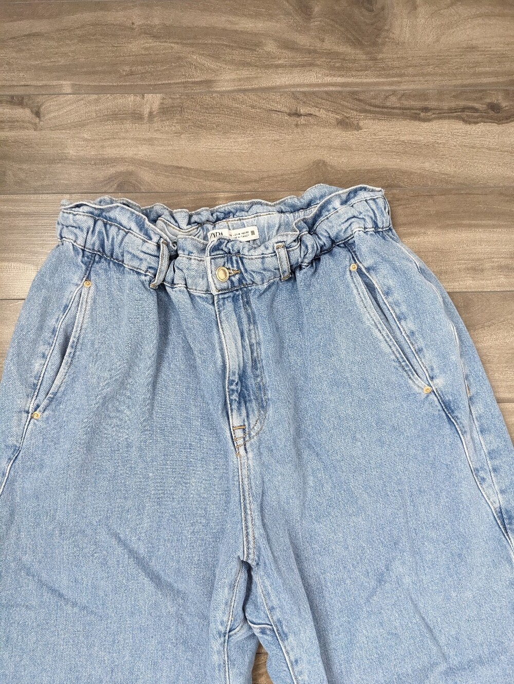 Zara Women's Elastic Waist Mom Jeans Light Wash size 10 Pleated - Picture 5 of 12